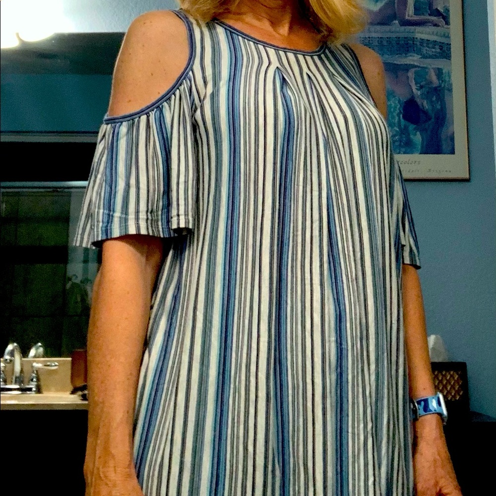 Max Studios Cold Shoulder Tunic Top